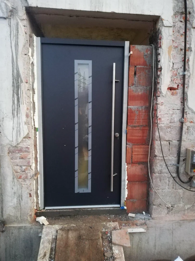 Anthracite entrance door with vertical glass and a bar handle