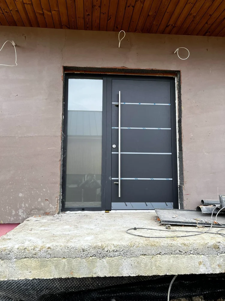 Anthracite entrance door with a glass side panel