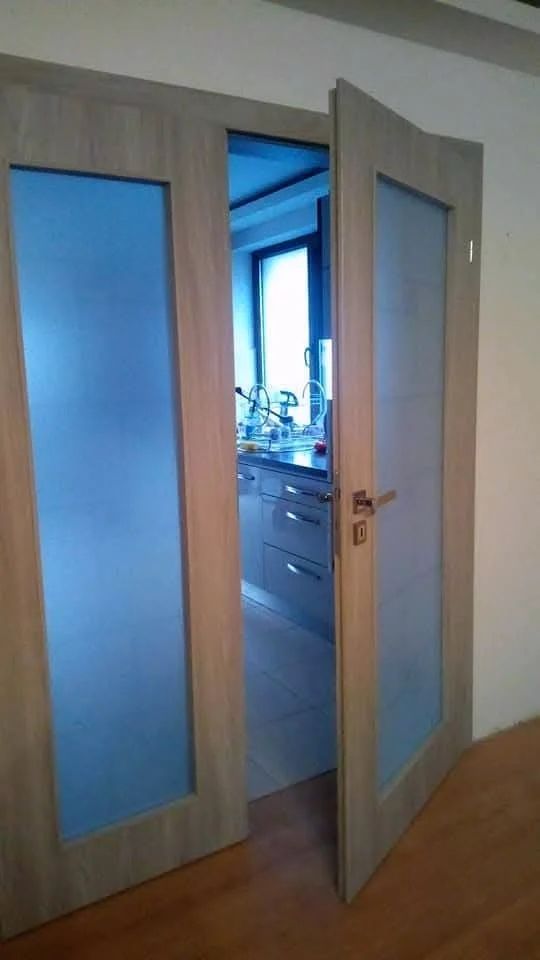 Wood-effect double door with frosted glass