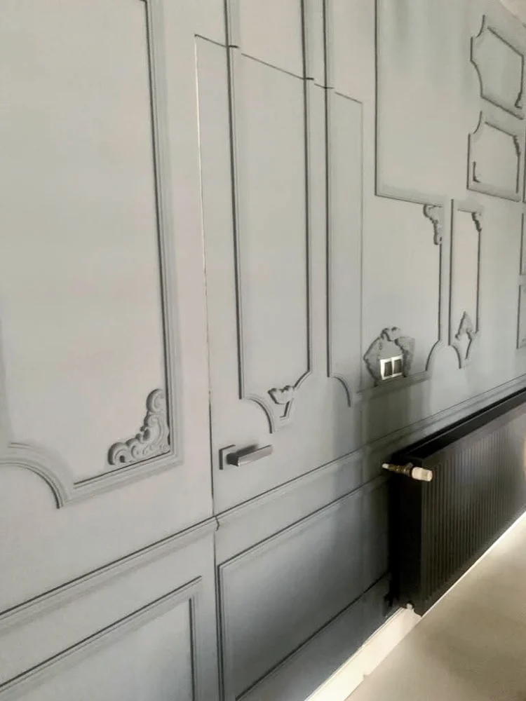 Filomuro door with no visible frame, in a wall with decorative battens